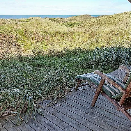 Three-bedroom Holiday In 9