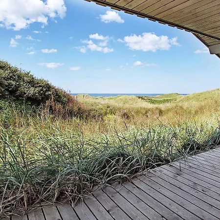 Three-bedroom Holiday In 9