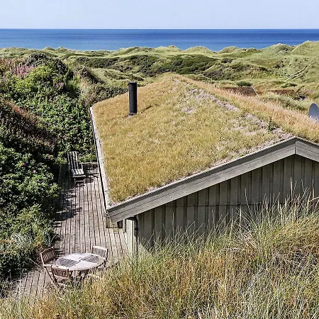 Three-bedroom Holiday In 9